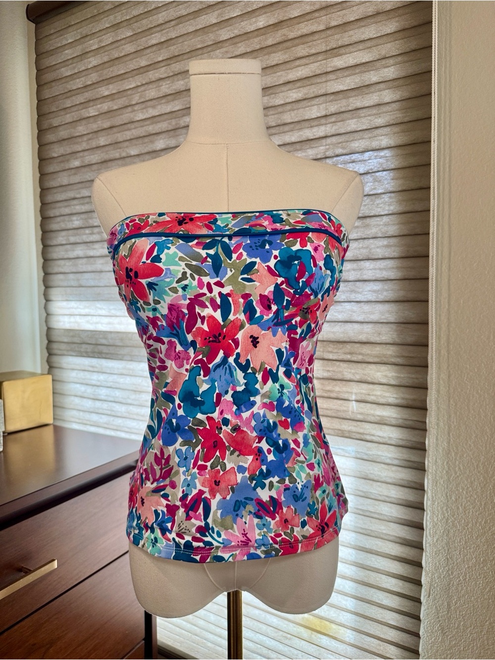 NWT Tommy Bahama Watercolor Floral Bandeau Tankini Top. Size M - Picture 3 of 6